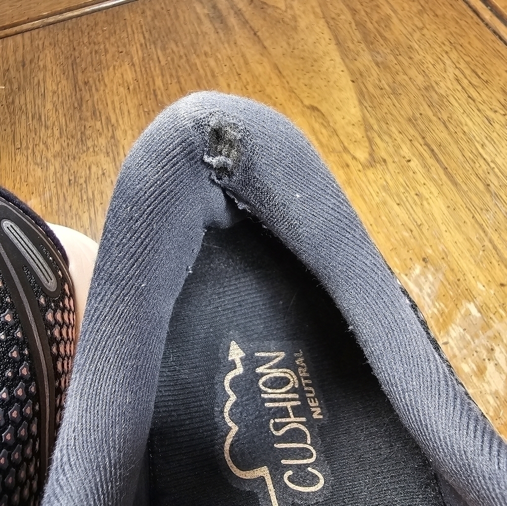 Brooks Ghost 14 Running Shoes Women's Size 11it have a little tear inside the s - Picture 6 of 8